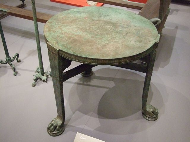 VI.16.19 Pompeii. Bronze lamp with a monkey in Gladiators armour. SAP